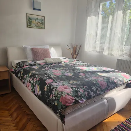 Apartamento 1 *